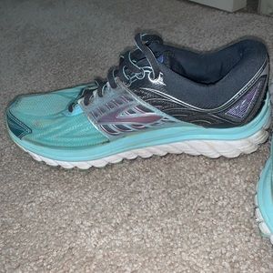 Brooks tennis shoes